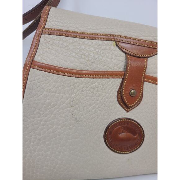 Vtg 90s Dooney Bourke Cream Brown All Weather Leather Crossbody Purse Turnlock - Picture 3 of 16